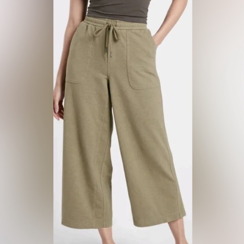 Athleta Farallon Heathered Wide Crop Green Pants Size 4
